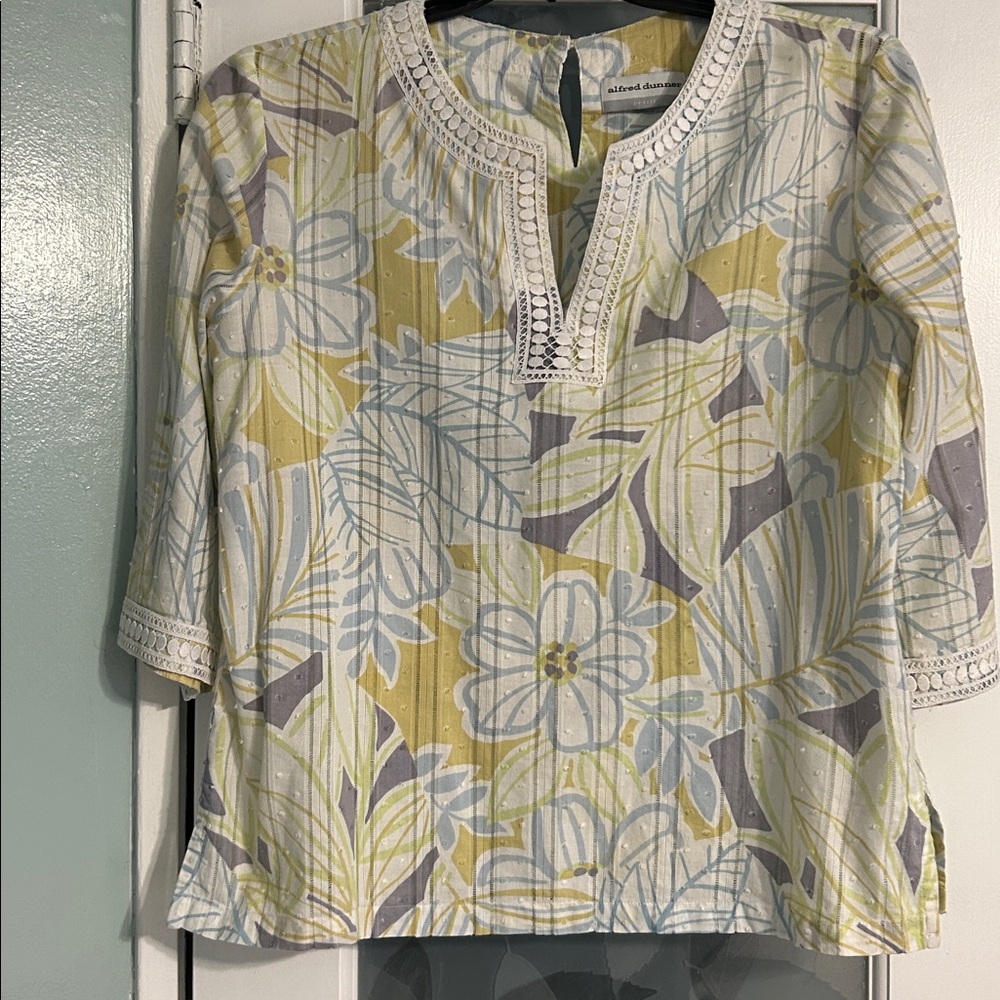 Alfred Dunner muted Yellow, Gray and Blue Floral Blouse.  3/4 sleeves